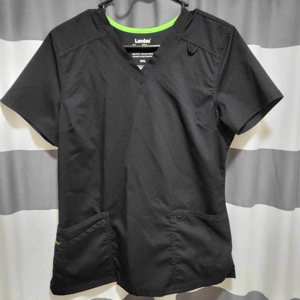 Landau scrub top